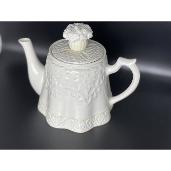 Discontinued Lenox Butler’s Pantry Garden Party Figural TEAPOT w/Lid 6.5”x 7.5” - Picture 2 of 12